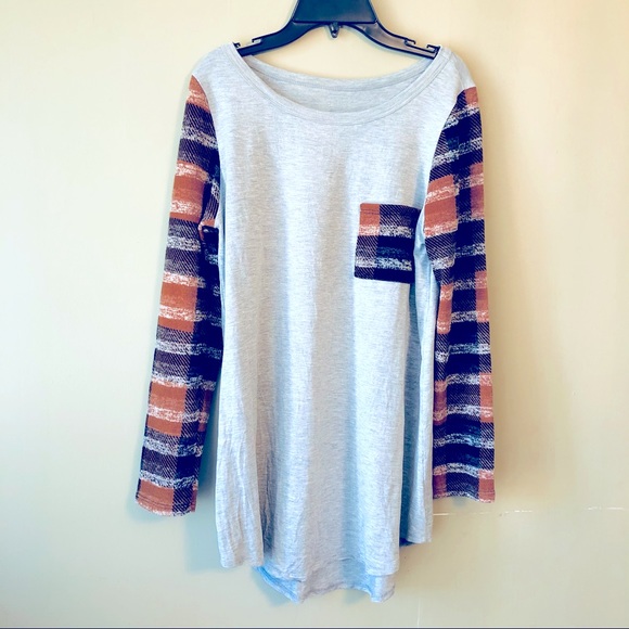 Boutique Top - Picture 3 of 6